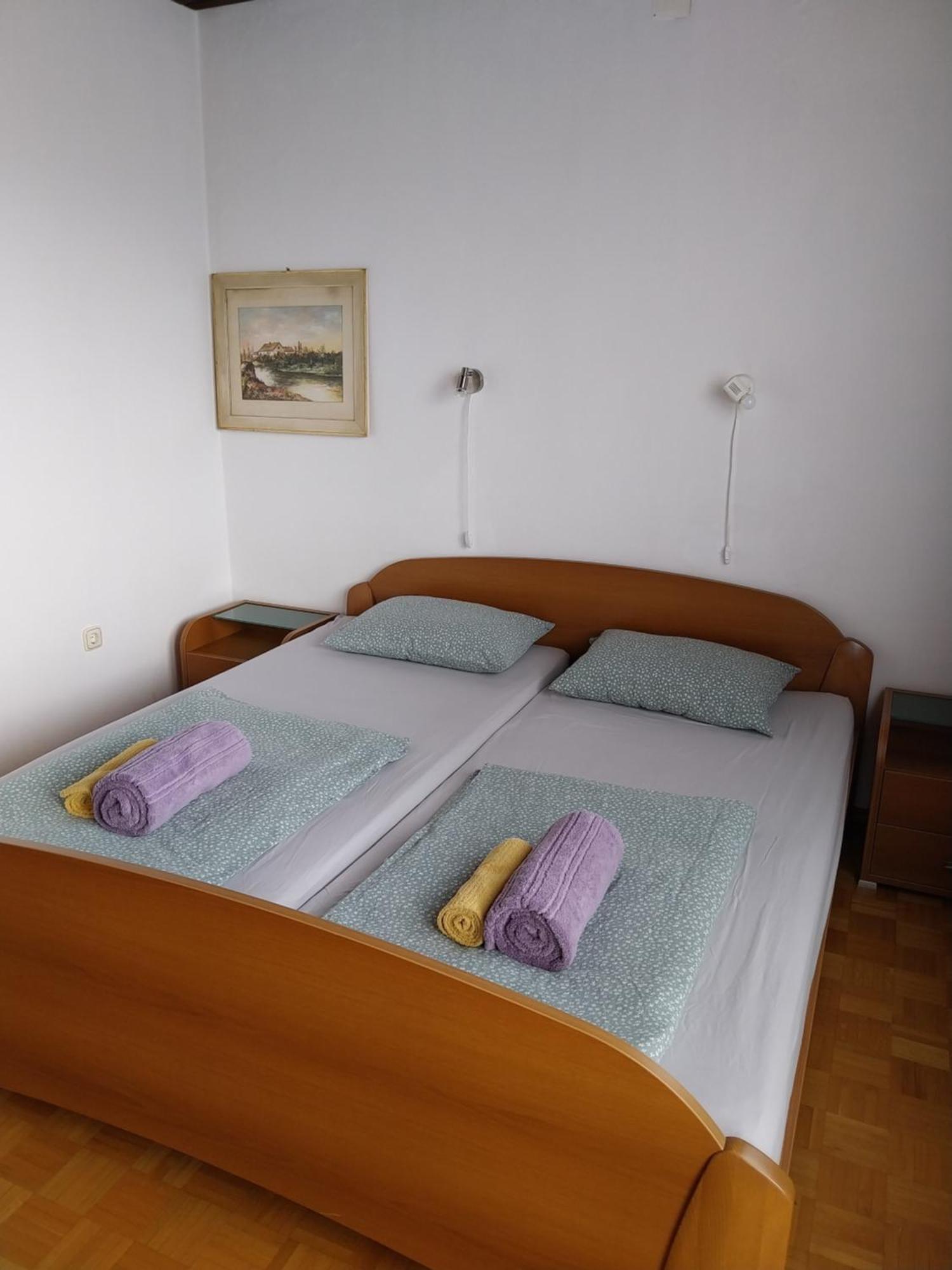 Apartment Katrin Zirovnica Bagian luar foto